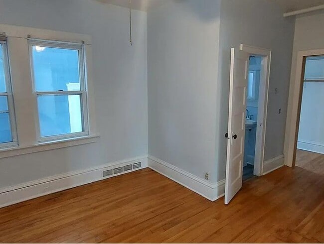 Building Photo - 916 Aurora Ave