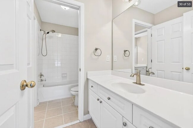 Building Photo - 5 Bed 4 Bath Multi Family House