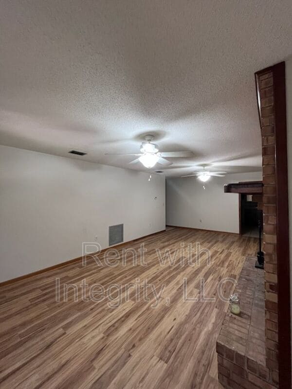 Building Photo - 8787 Louvinia Way