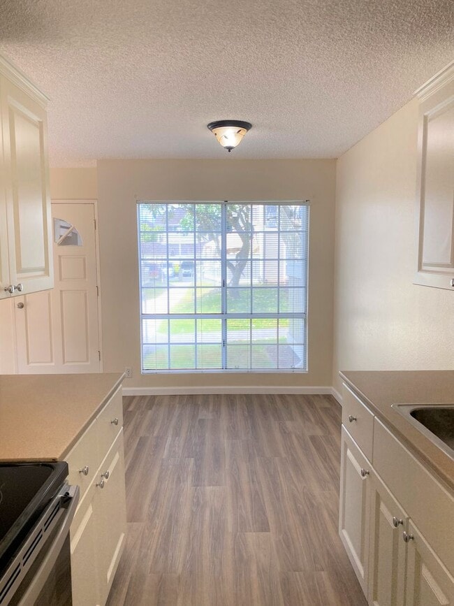 Building Photo - Royal Palm - Renovated two bedroom in Waip...