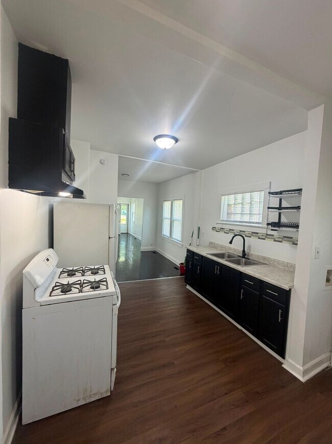 Building Photo - Newly Renovated 3 Bedroom • 1 Bathroom Home