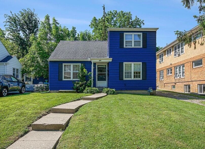 Building Photo - 309 W Hoover Ave