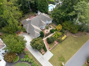 Building Photo - 6920 Oakbrook Way
