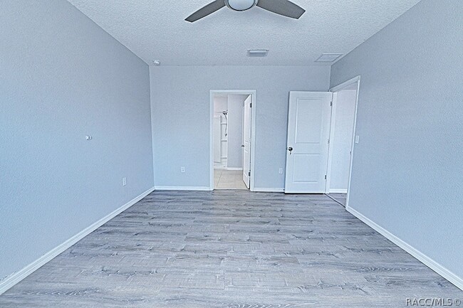 Building Photo - 320 W Runyon Loop