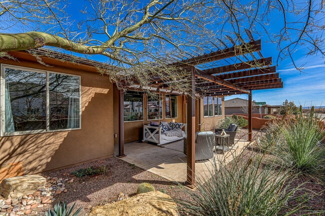 Building Photo - "Charming 3-Bedroom Retreat with 2 Baths and 2150 Sq. Ft. of Comfort in Santa Clara!"