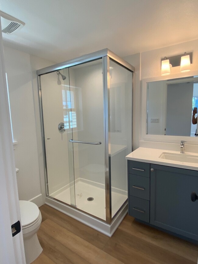 Building Photo - 205 Oak Tree Cir