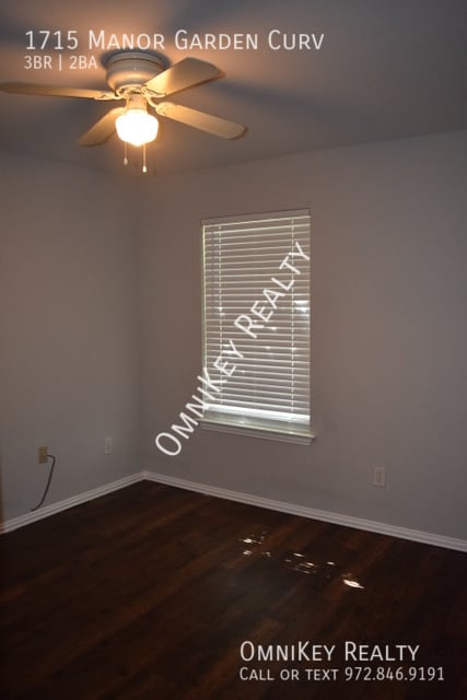 Building Photo - 1715 Manor Garden Curve
