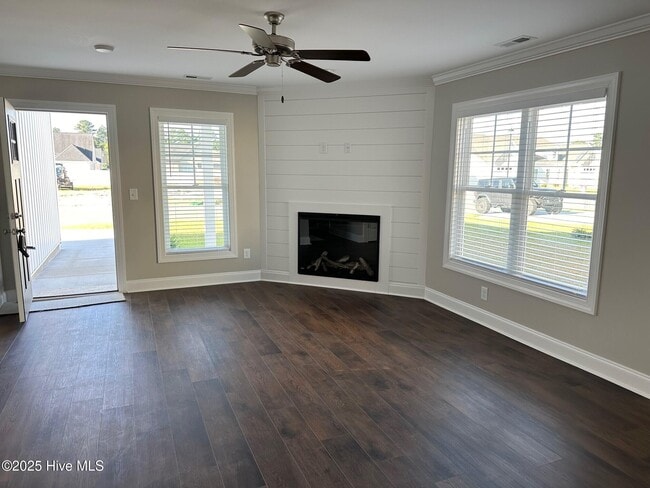 Building Photo - 824 Sarah Rebecca Dr