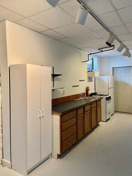 Kitchen Pic #1 - 400 19th Ave S