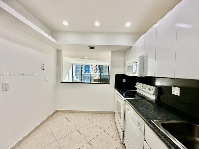 Building Photo - 2301 S Ocean Dr