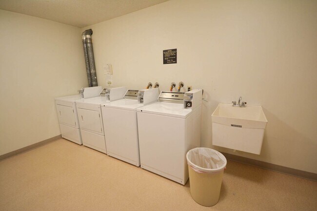 Building Photo - Rare 3bedroom Valhalla condo - basic cable & internet included!