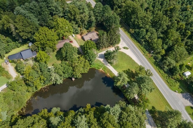 Building Photo - 28 Bass Lake Dr