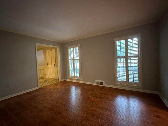 Building Photo - 1531 Cordova Rd