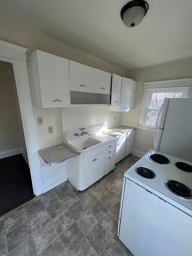 Building Photo - 721 POPLAR