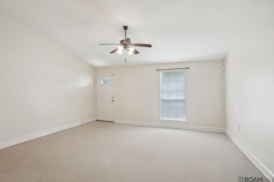 Building Photo - 408 E Beech St