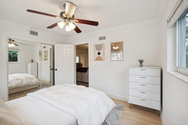 Building Photo - 49 SE 7th Ave