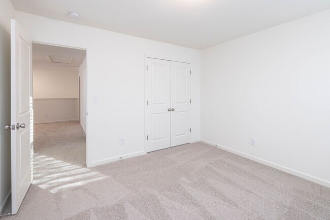 Building Photo - 3 Bed, 2.5 Bath Home with Bonus Loft & Private Owner Suite - Available Late September Move In