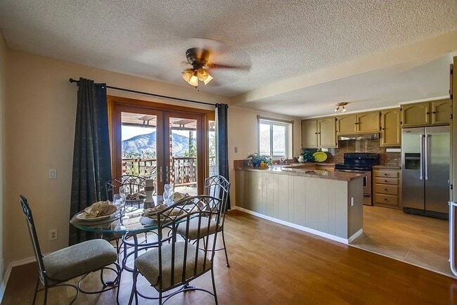 Building Photo - Charming 3 Bed 2 Bath In Spring Valley