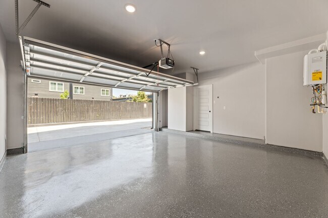 Building Photo - 8521 Brandon St