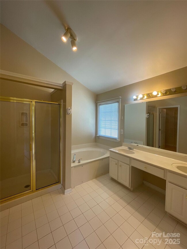 Building Photo - 1928 Dearmon Dr