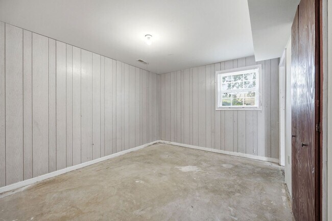 Building Photo - 5757 Heards Mountain Rd