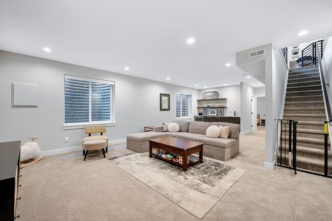 Building Photo - Modern 4BD, 4BA Home With 2-Car Garage, On...