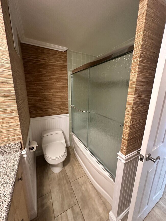 Building Photo - Spacious 2 Bedroom 2 Baths Condo with Wate...