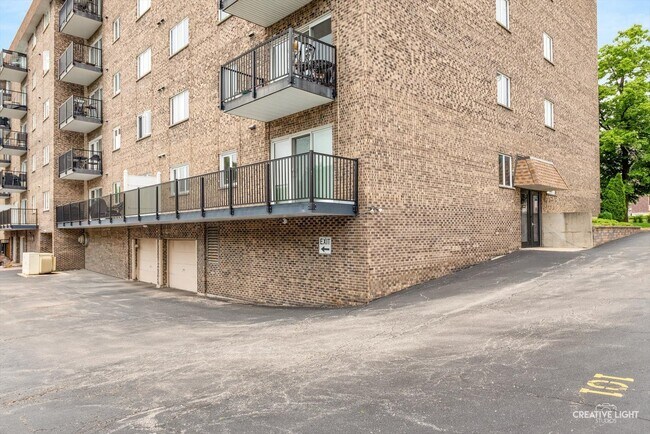 Building Photo - 907 Curtiss St