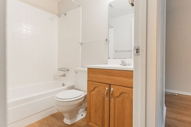 Building Photo - 604 Marine St