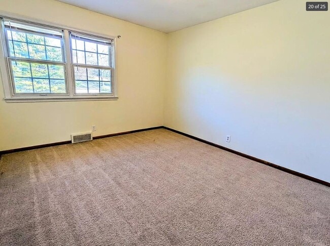 Building Photo - 4016 Clifton Dr