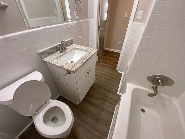 Building Photo - 2490 Brentwood Rd