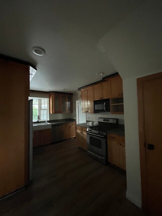 Building Photo - 22240 Wyandotte St