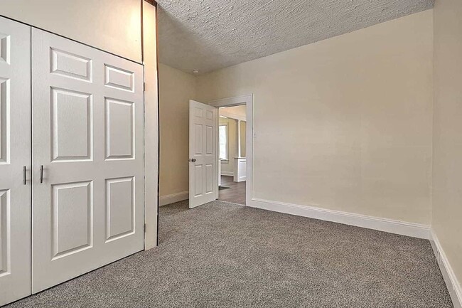 Building Photo - Modernized Historic 2 Bedroom 1 Bath Home For Rent in Johnson City, TN