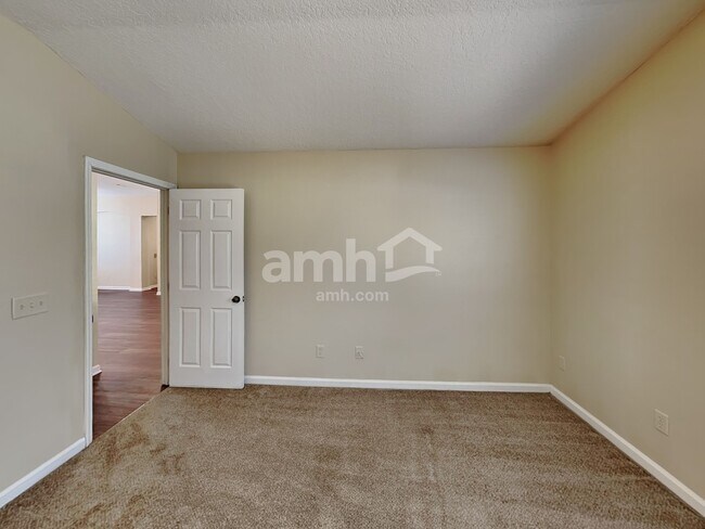 Building Photo - 1052 Deer Chase Drive