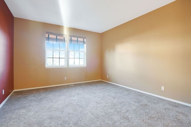 Building Photo - 4Bd/2.5Ba Two Story House - Available to View!