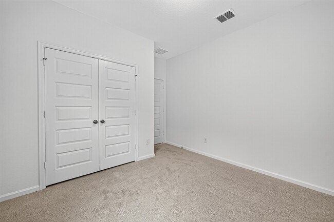 Building Photo - 407 Big Pne Trl