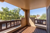 Building Photo - Modern 2-Bedroom Chandler Condo