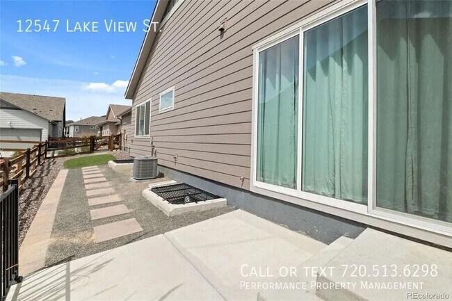 Building Photo - 12547 Lake View St