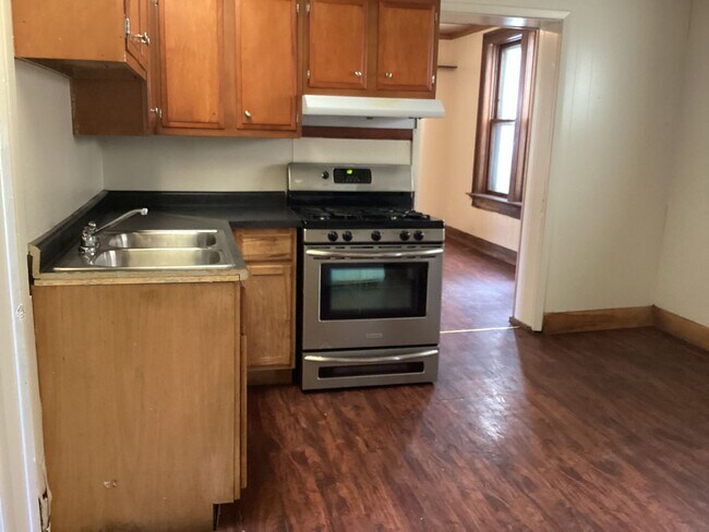 Building Photo - 1116 W Washington St