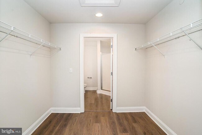 Building Photo - 163 High Pointe Dr