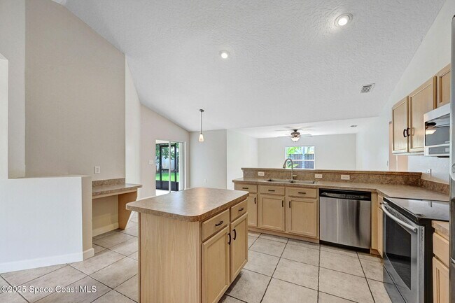 Building Photo - 1135 Egret Lake Way