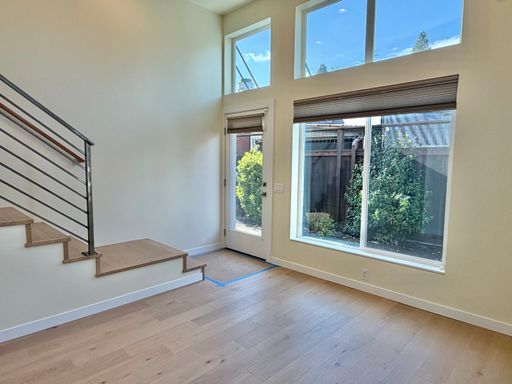 Building Photo - Luxury Sunset Hill Townhome w/ Water View! Available Now!