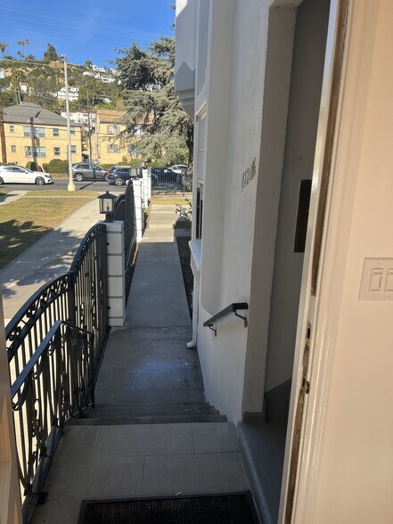 Building Photo - 4116 Los Feliz Blvd