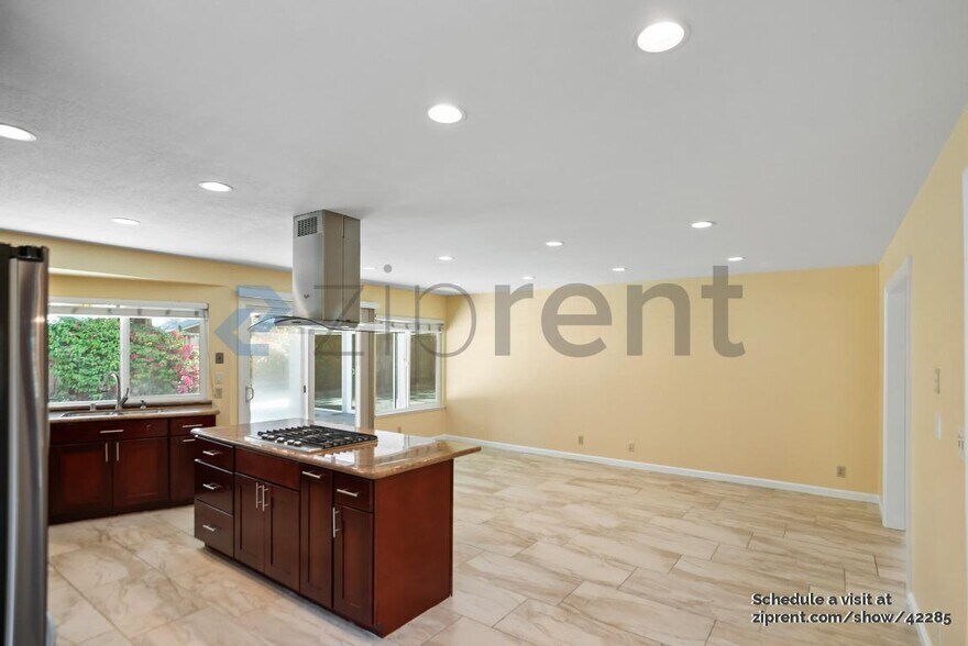 Building Photo - 279 Tordo Ct