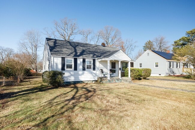 Building Photo - Charming 3 Bedroom Rancher in Lakeside