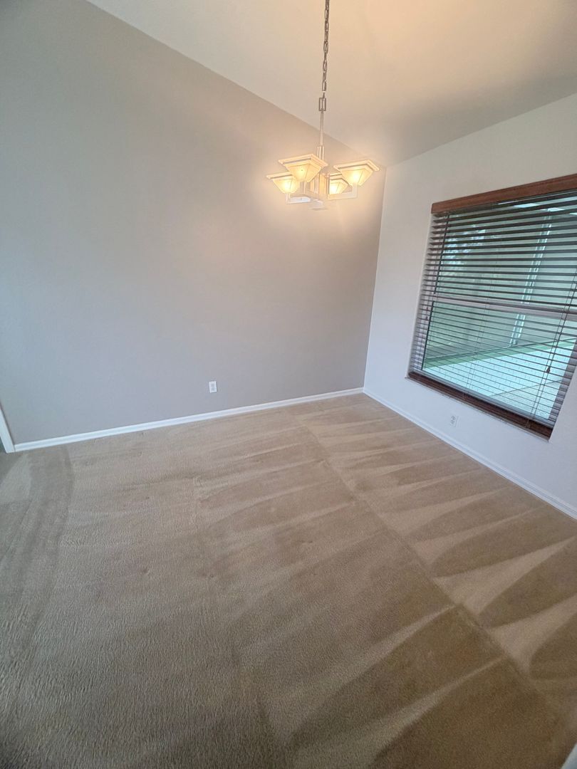 Building Photo - SW Area - Move in Ready, off Chiquita Blvd