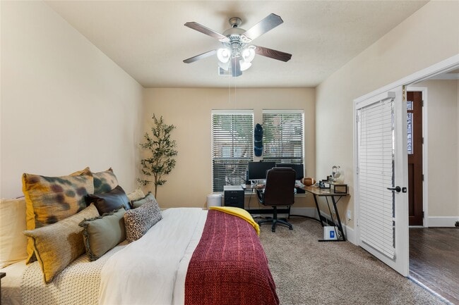 Building Photo - 1045 W 22nd St