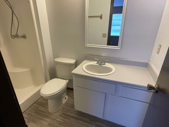 Building Photo - 3 bed, 2 bath, 1 car garage Duplex