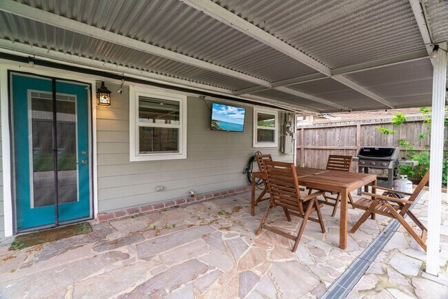 Building Photo - 2407 Willowby Dr
