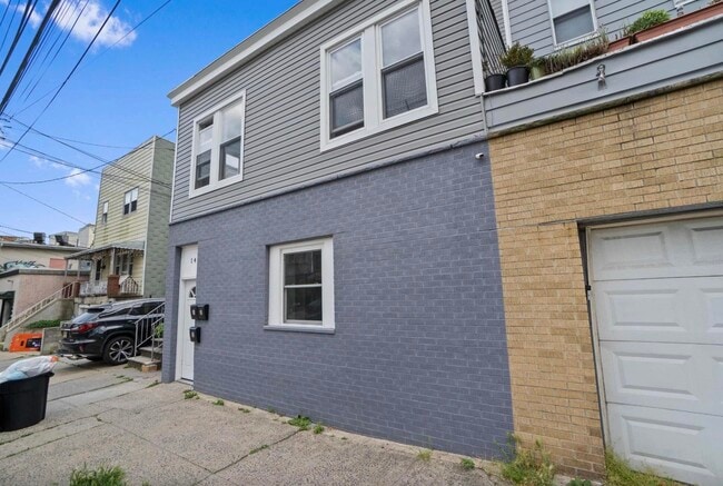 Building Photo - 14 W 19th St